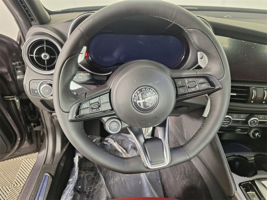 2025 Alfa Romeo Giulia Base photo 21