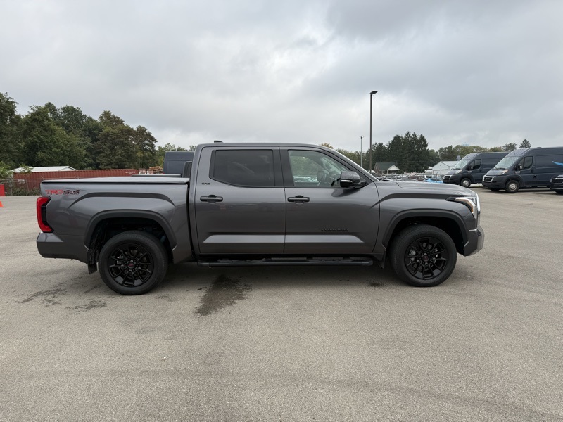 2023 Toyota Tundra SR5 CrewMax photo 4