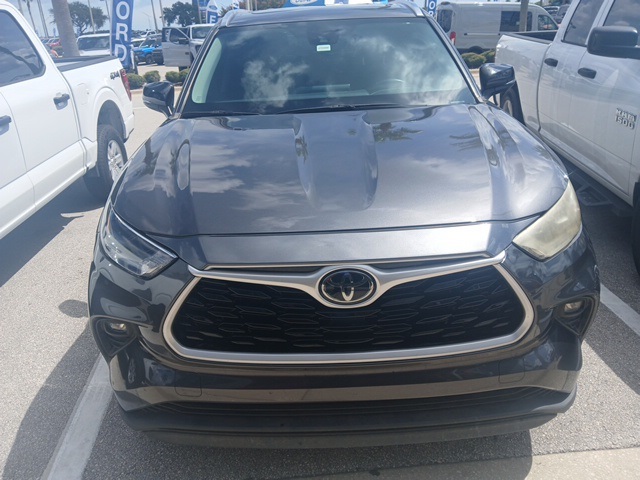2021 Toyota Highlander XLE photo 2