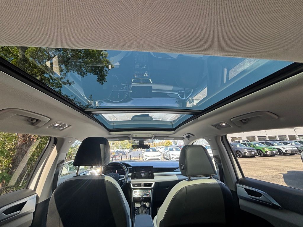 2025 Volkswagen Taos SE photo 20