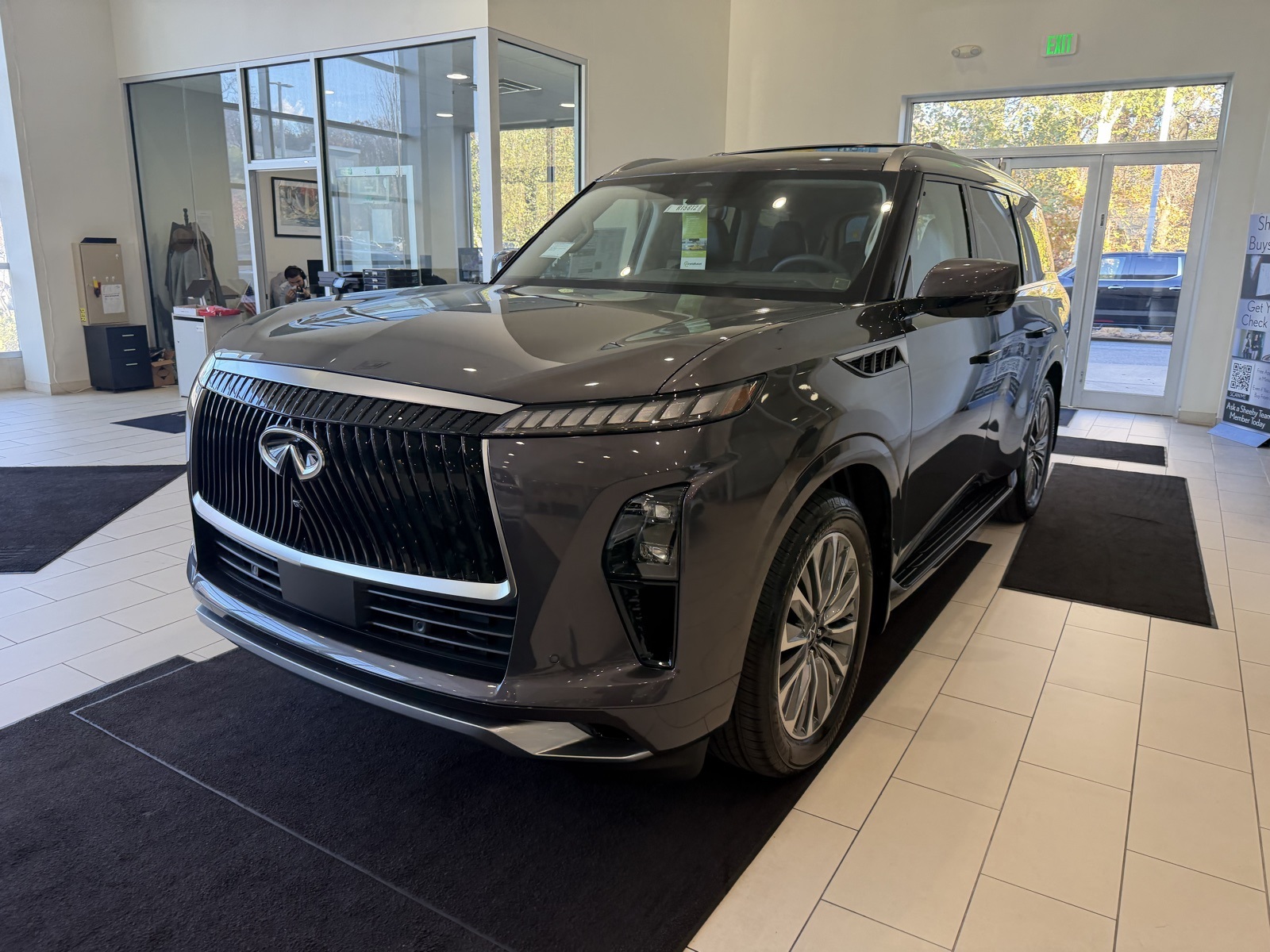 2026 Infiniti QX80 Luxe photo 3