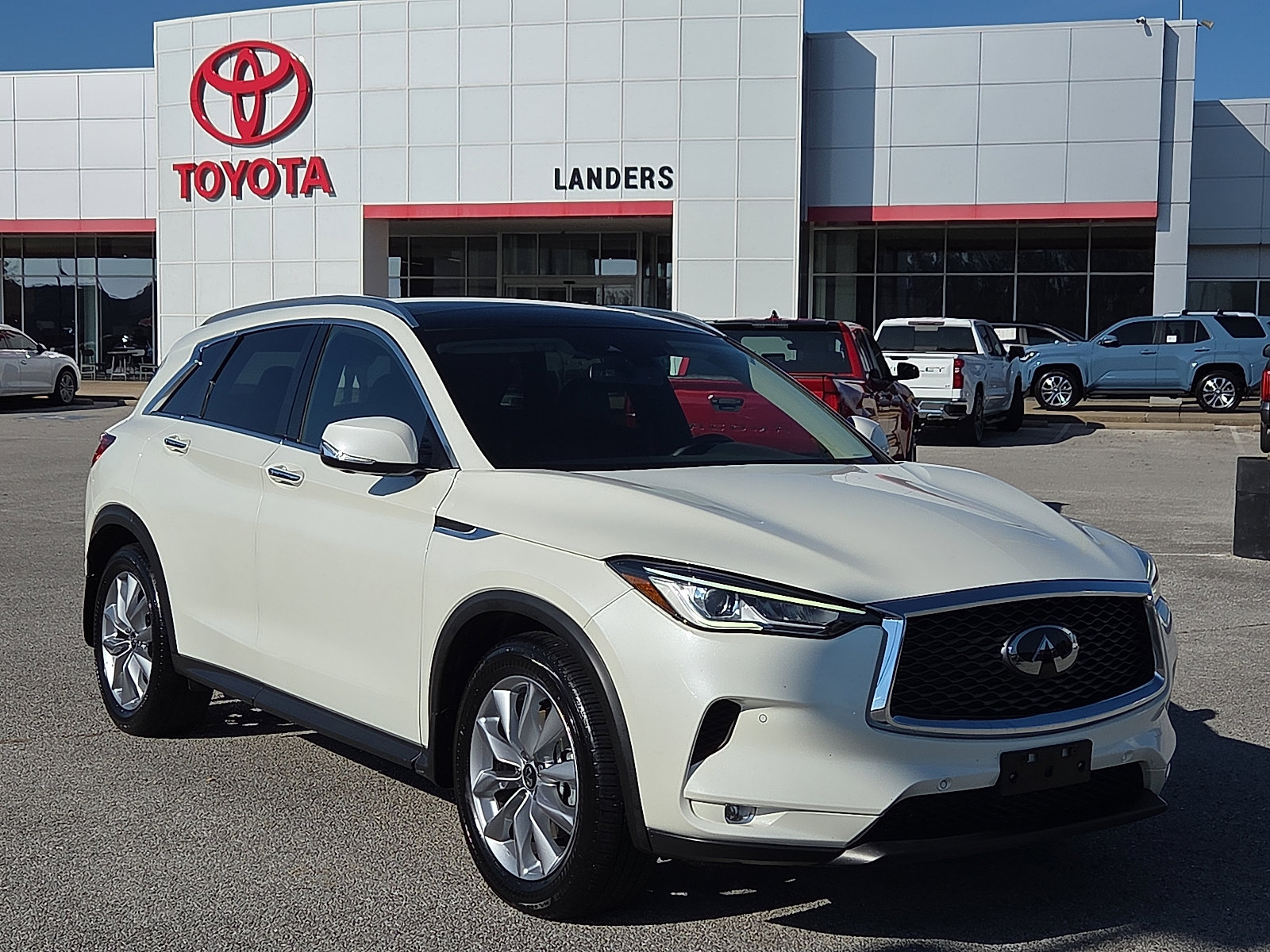 2022 INFINITI QX50 Essential's photo