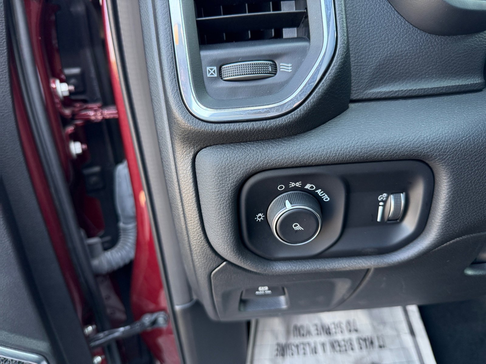 2024 Ram 1500 Laramie photo 24