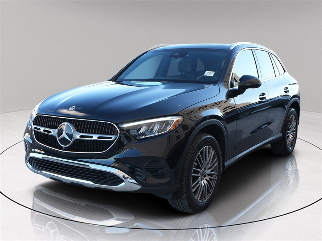 2025 Mercedes Benz GLC 300 photo 3
