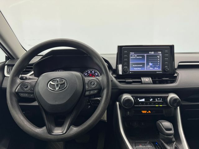 2021 Toyota RAV4 LE photo 3