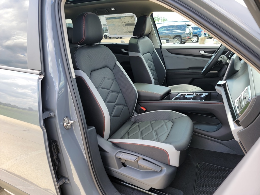 2025 Volkswagen Atlas Peak Edition SE photo 9