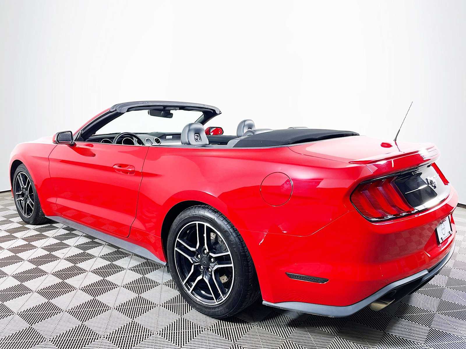 2022 Ford Mustang EcoBoost Premium photo 6