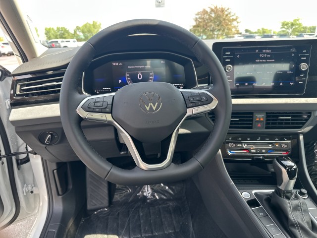 2025 Volkswagen Jetta SE photo 15