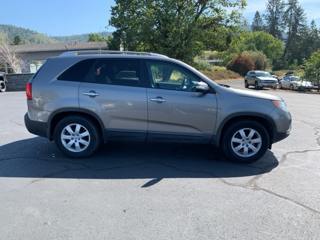 Used 2013 Kia Sorento LX with VIN 5XYKTDA28DG423027 for sale in Grants Pass, OR