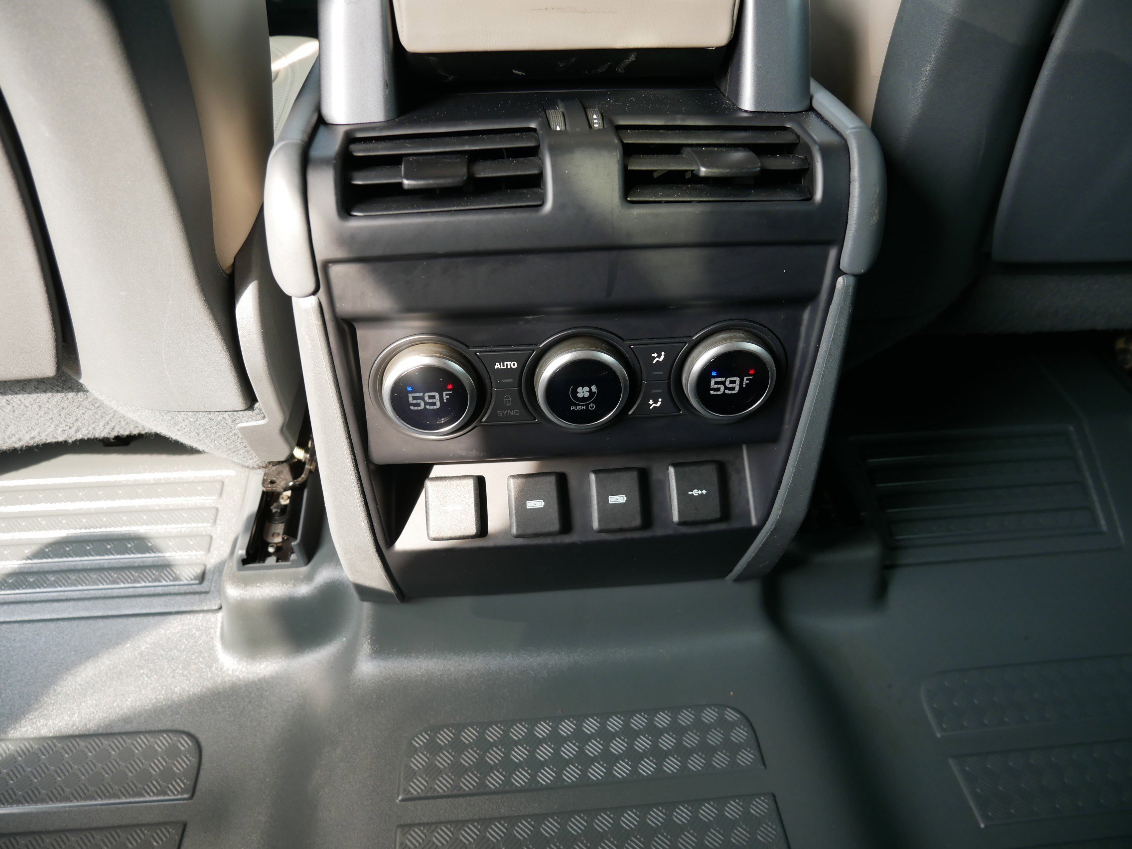 2020 Land Rover Defender HSE photo 16