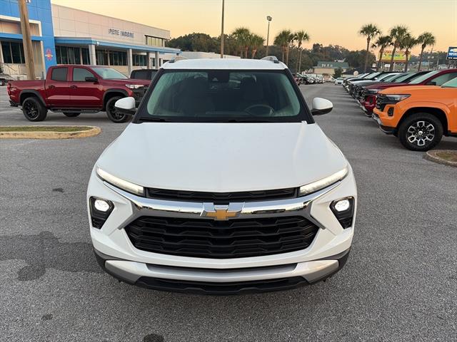 2024 Chevrolet Trailblazer LT photo 2