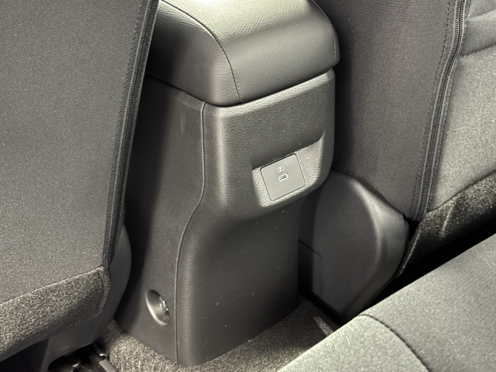 2025 Nissan Versa SV photo 18