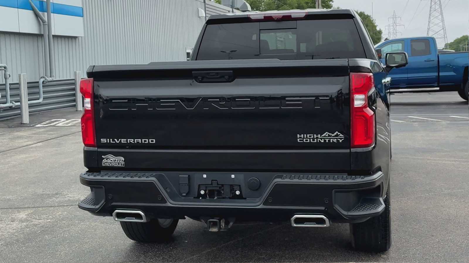 2023 Chevrolet Silverado 1500 High Country photo 3