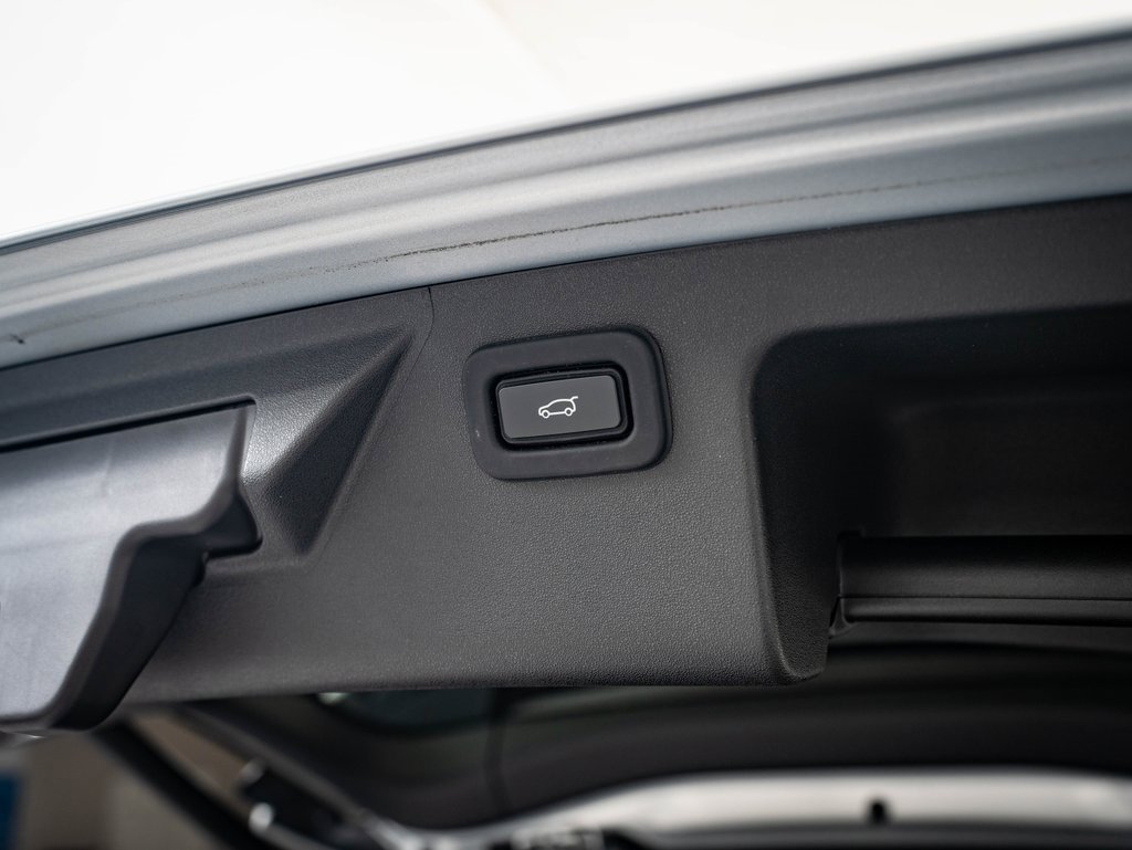 2022 Land Rover Discovery Sport SE photo 16