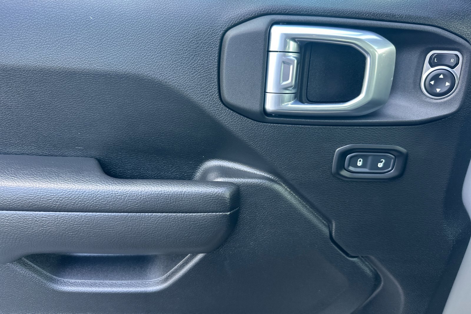2023 Jeep Wrangler Rubicon photo 11