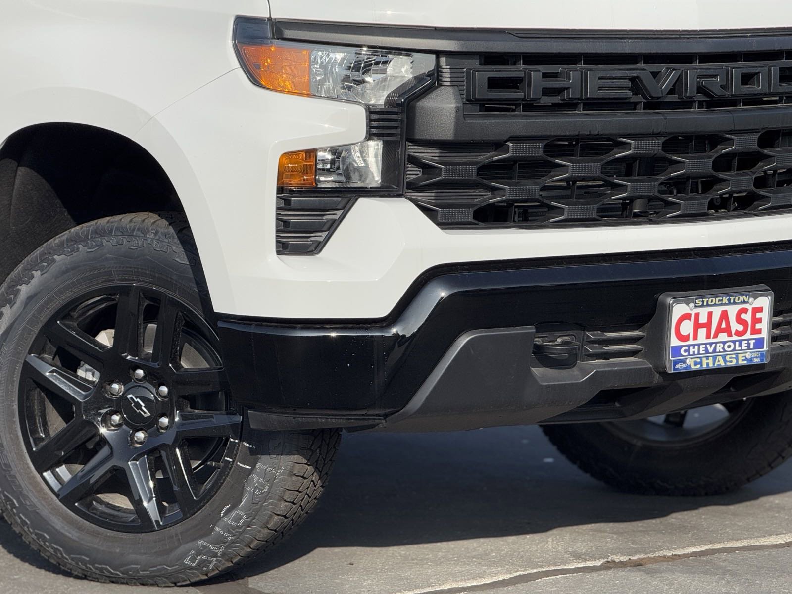 2024 Chevrolet Silverado 1500 Custom Trail Boss photo 2