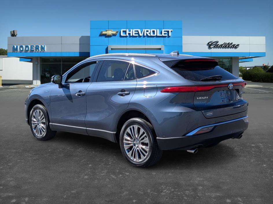 2021 Toyota Venza LE photo 2