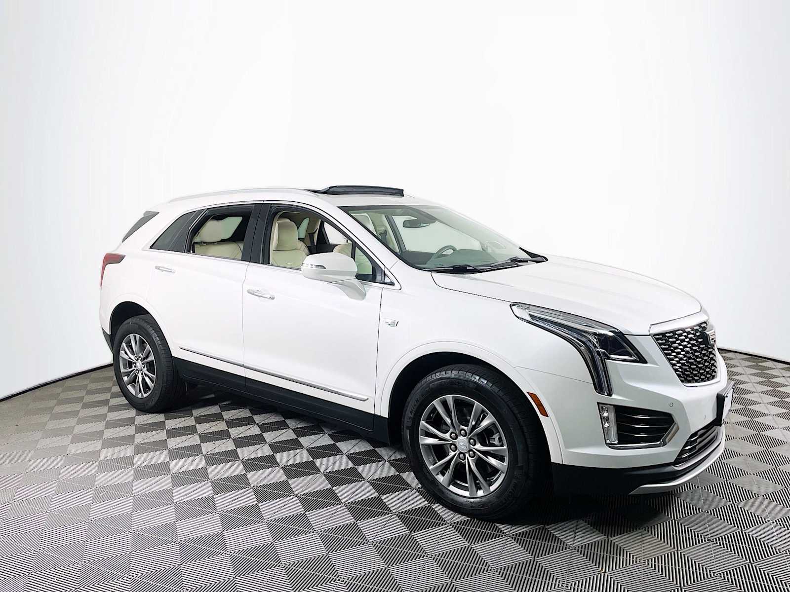 2022 Cadillac XT5 Premium Luxury photo 3