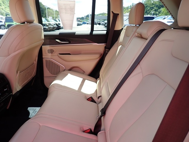 2022 Jeep Grand Cherokee Limited photo 12