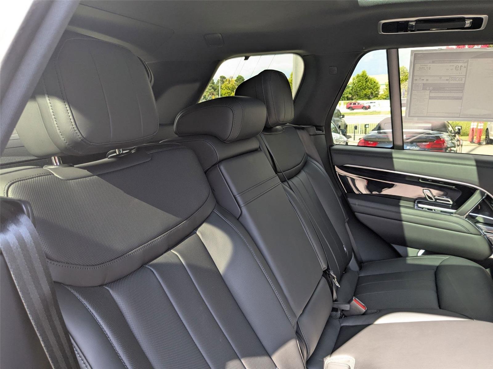 2025 Land Rover Range Rover SE photo 17