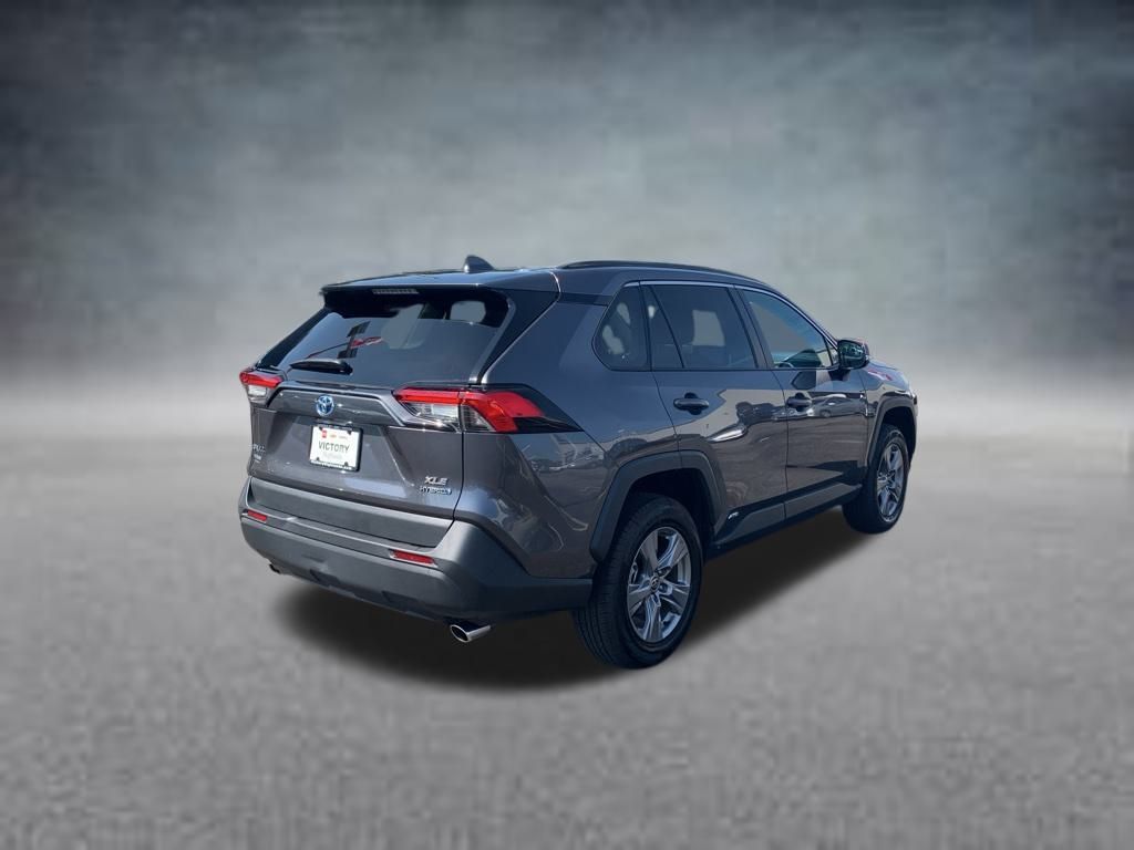 2024 Toyota RAV4 Hybrid XLE photo 3