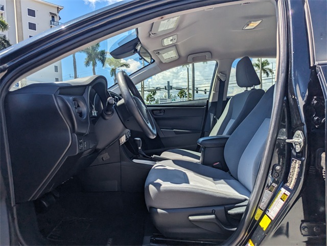 2017 Toyota Corolla L photo 6