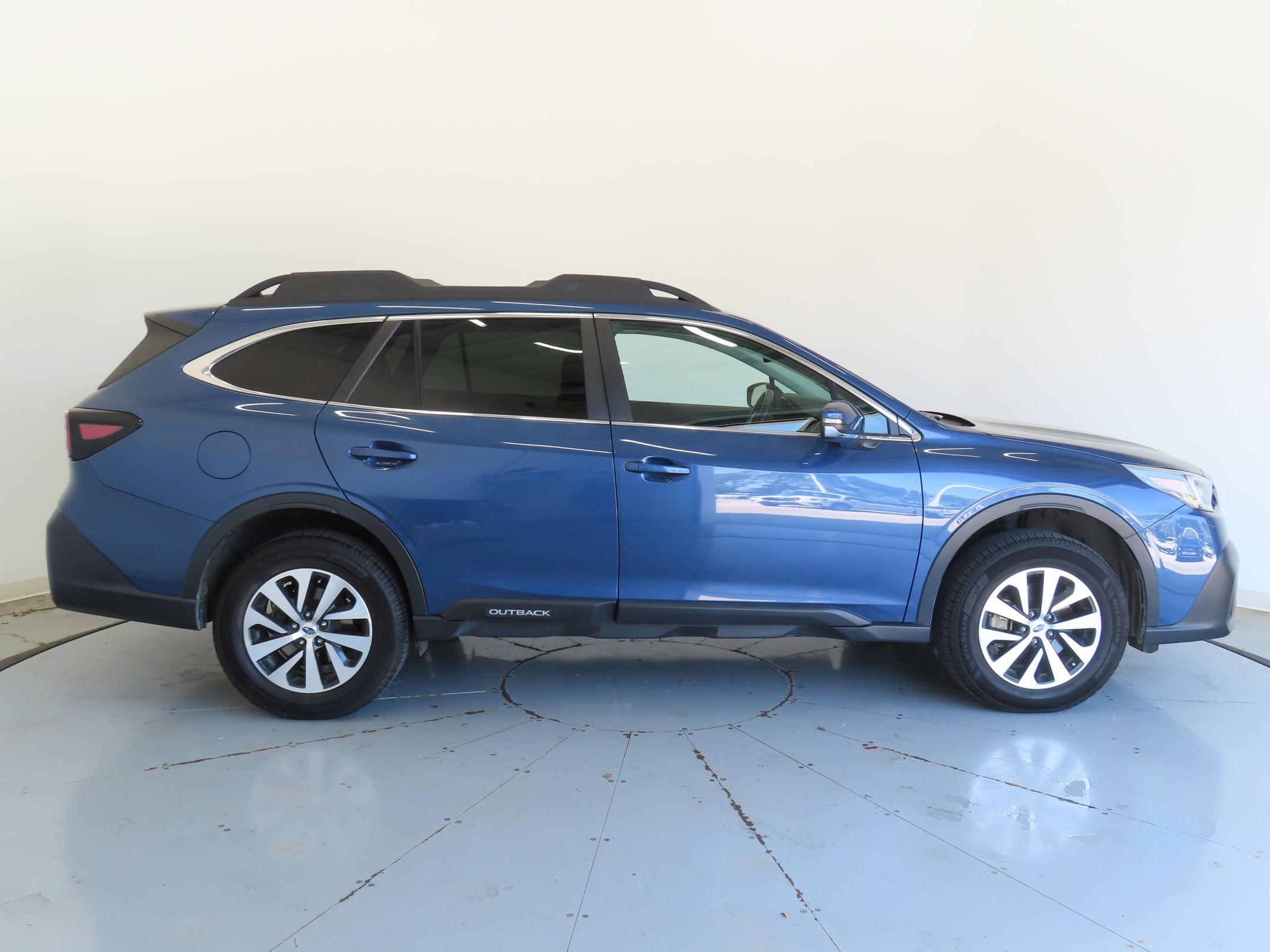 2020 Subaru Outback Premium photo 2