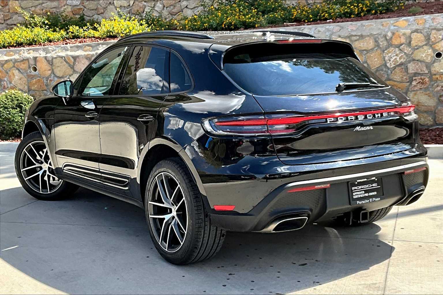 2024 Porsche Macan T photo 3