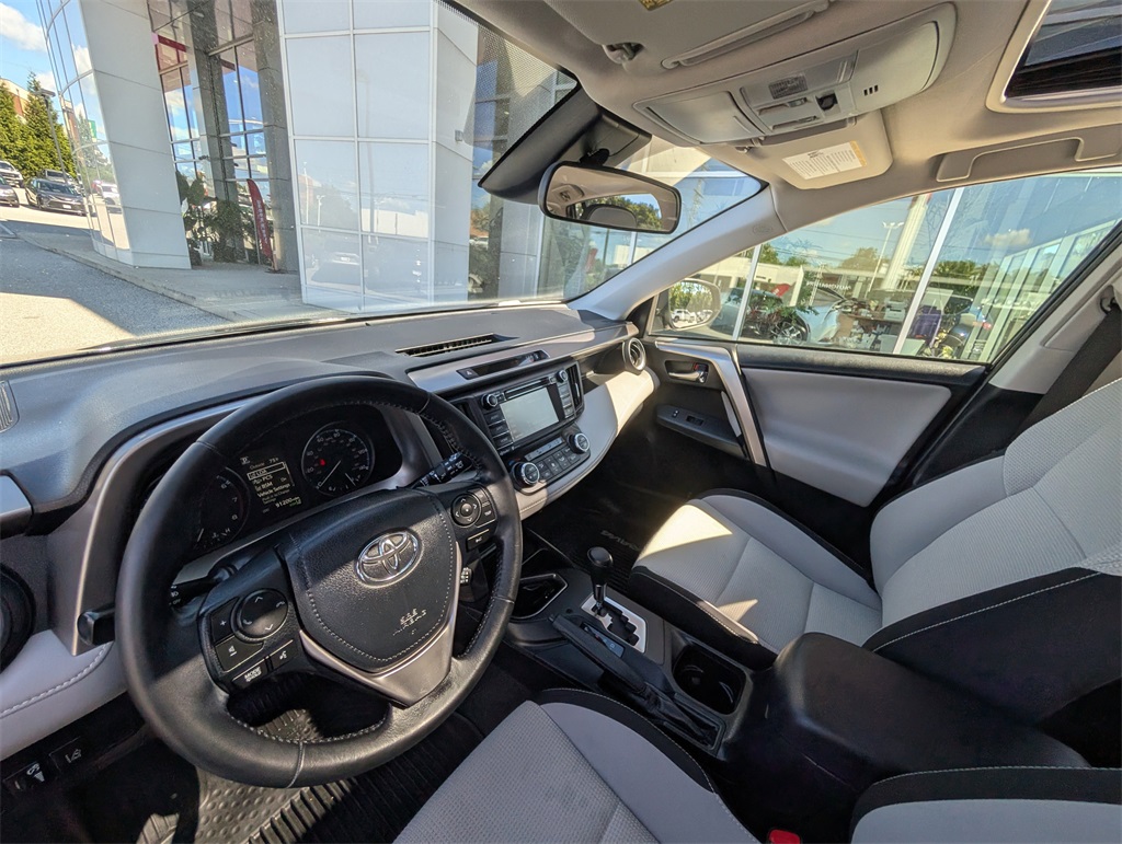 2017 Toyota RAV4 XLE photo 5