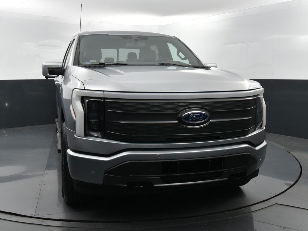 2022 Ford F-150 Lightning Lariat photo 2