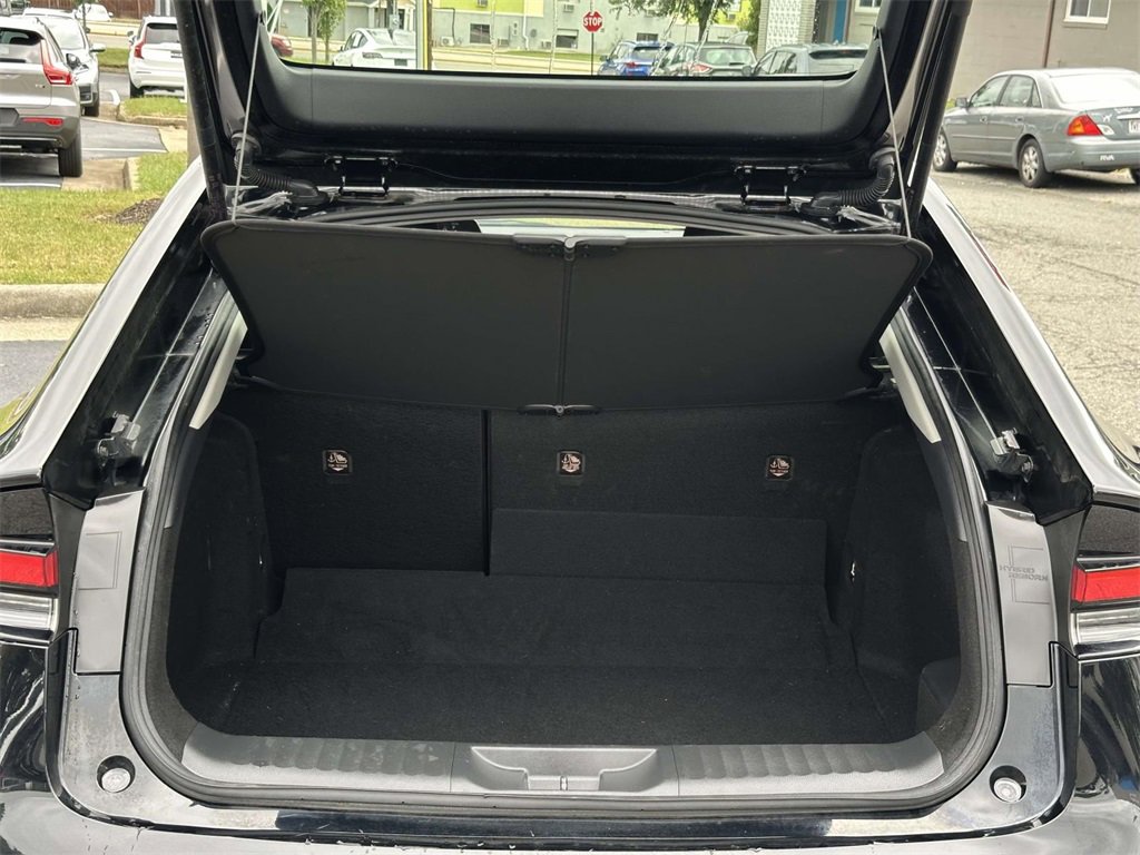 2024 Toyota Prius LE photo 3