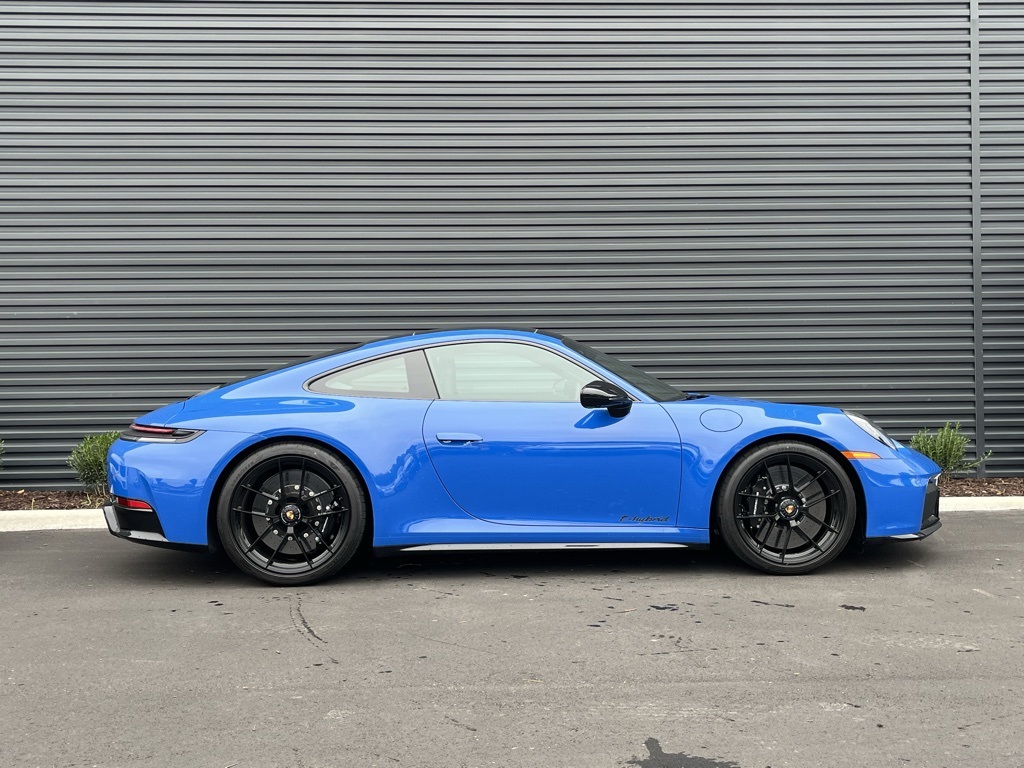 2025 Porsche 911 GTS photo 7