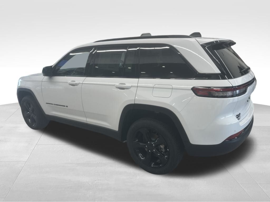 2025 Jeep Grand Cherokee Altitude X photo 4
