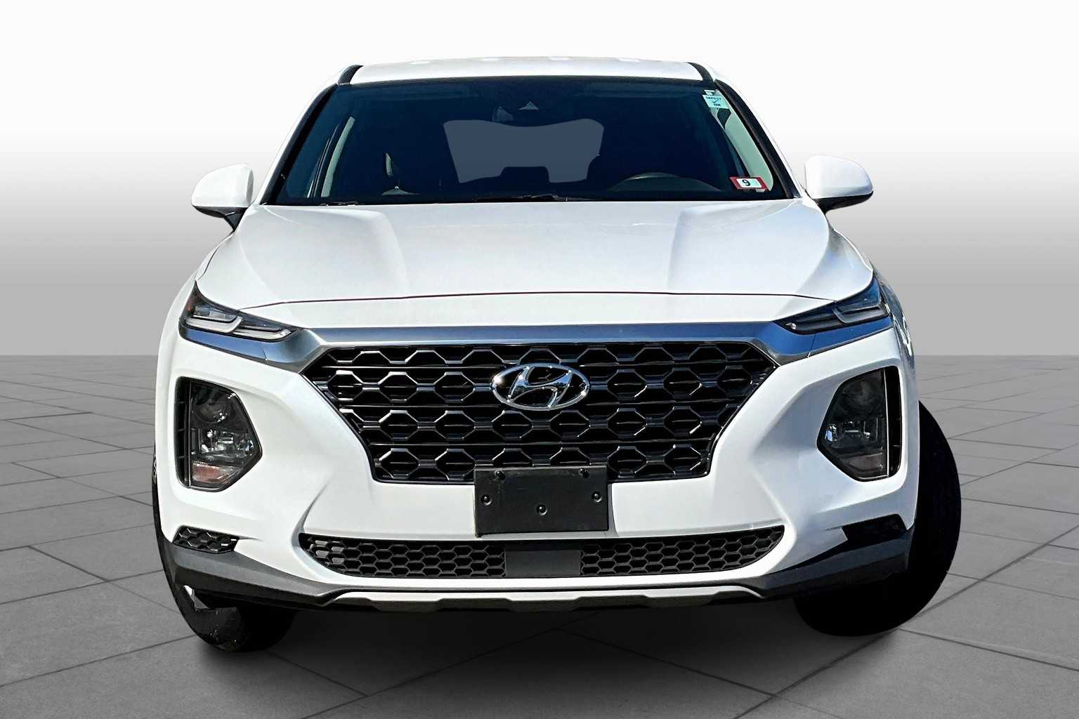 2020 Hyundai Santa Fe SE photo 3