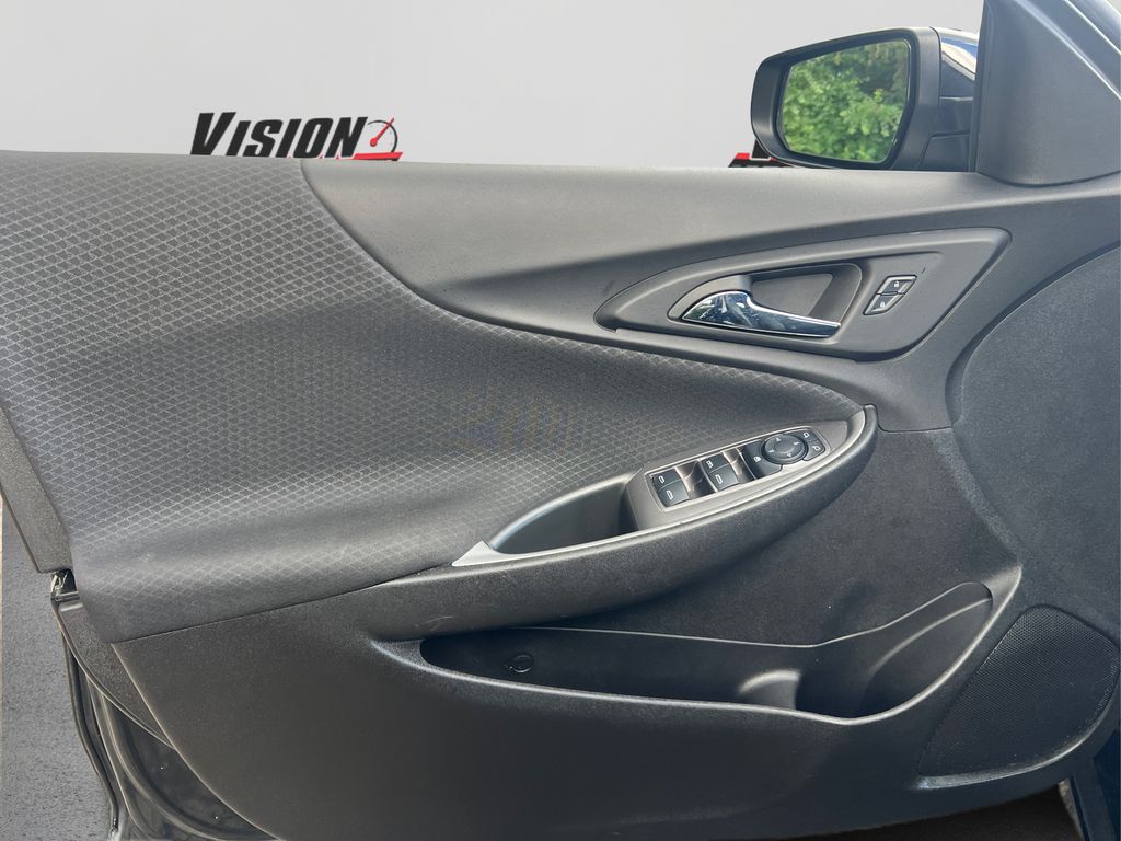 2025 Chevrolet Malibu 1LT photo 17