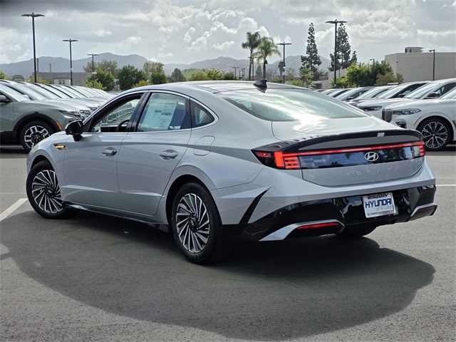 2025 Hyundai Sonata Hybrid Limited photo 4