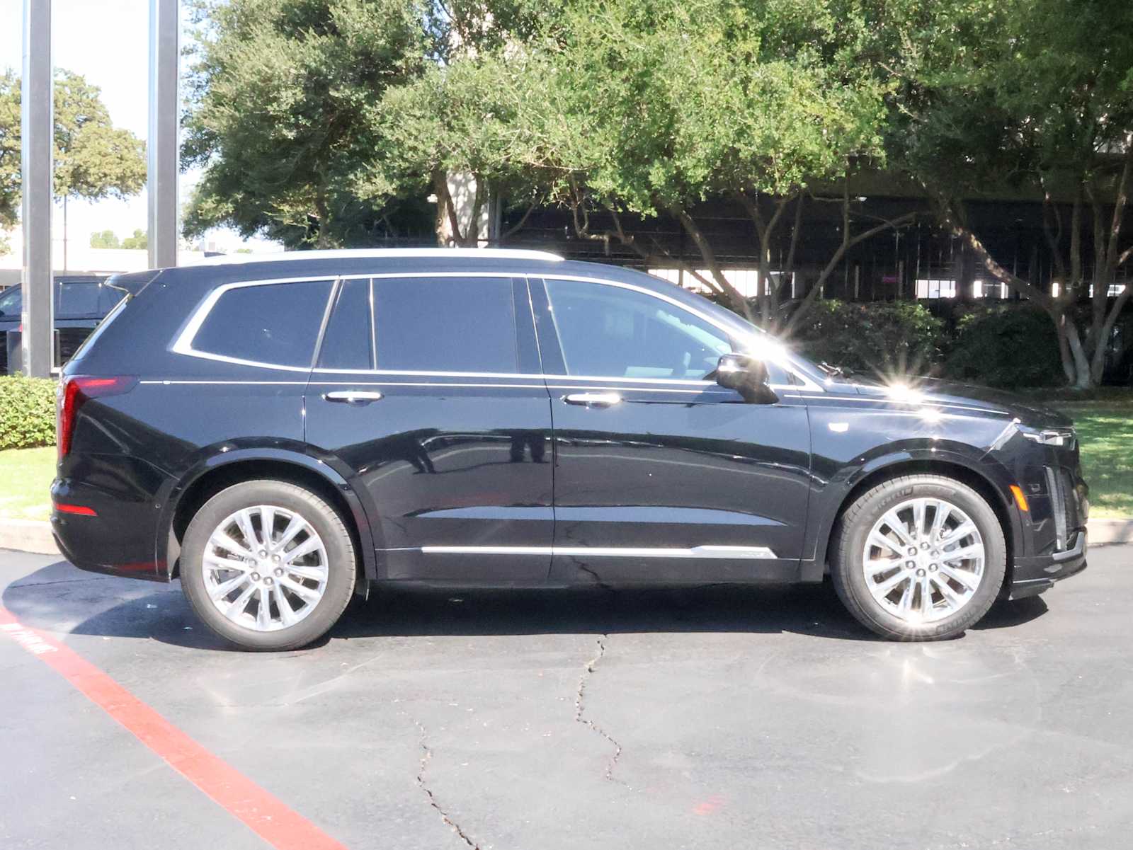 2023 Cadillac XT6 Premium Luxury photo 3