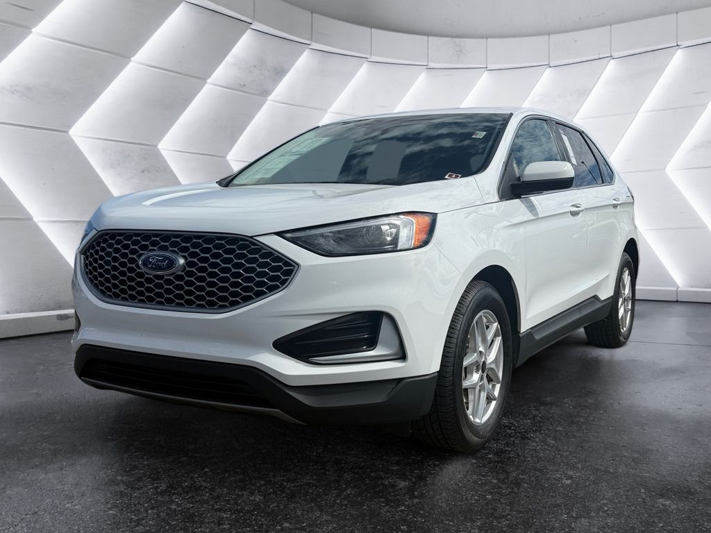 2023 Ford Edge SEL photo 3