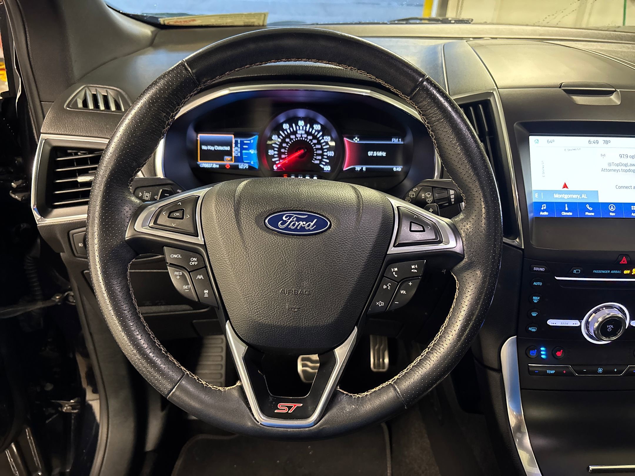 2019 Ford Edge ST photo 15