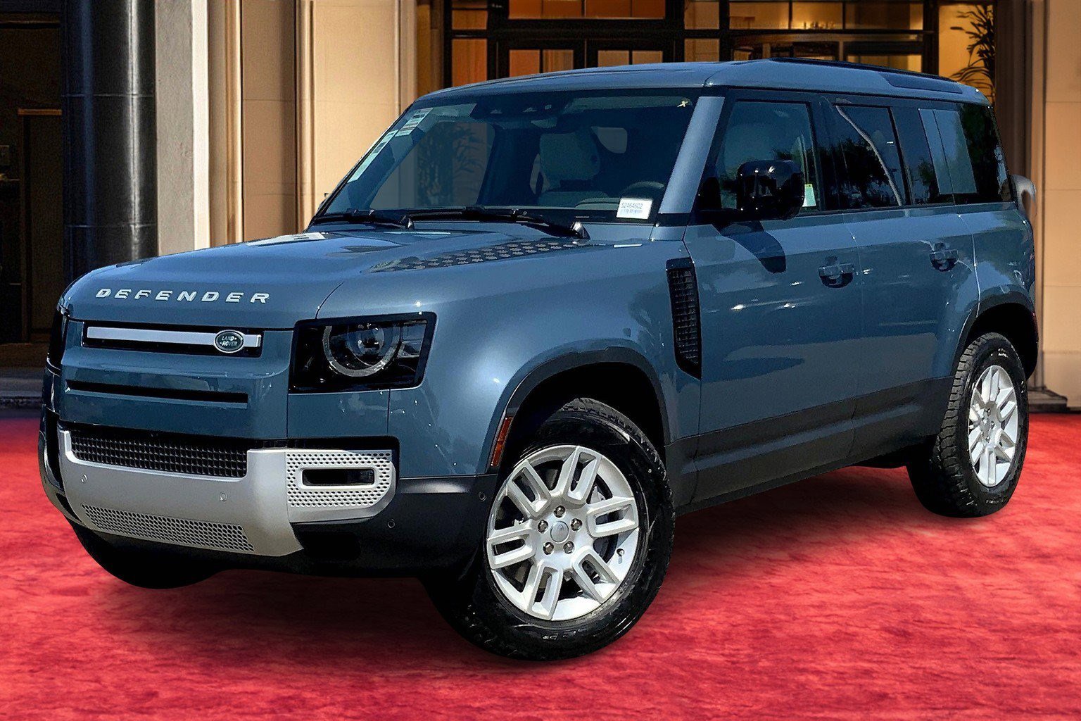 2025 Land Rover Defender S's photo