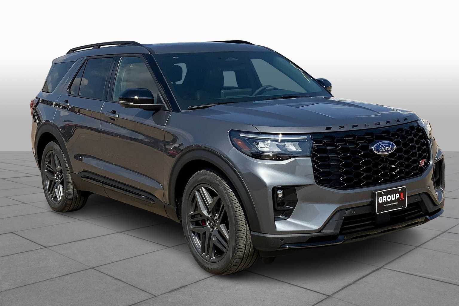 2025 Ford Explorer ST photo 2