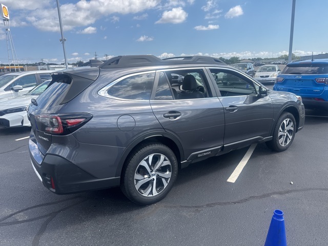 2022 Subaru Outback Limited photo 3