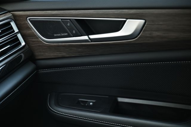 2024 Volkswagen Atlas SEL Premium R-Line photo 38