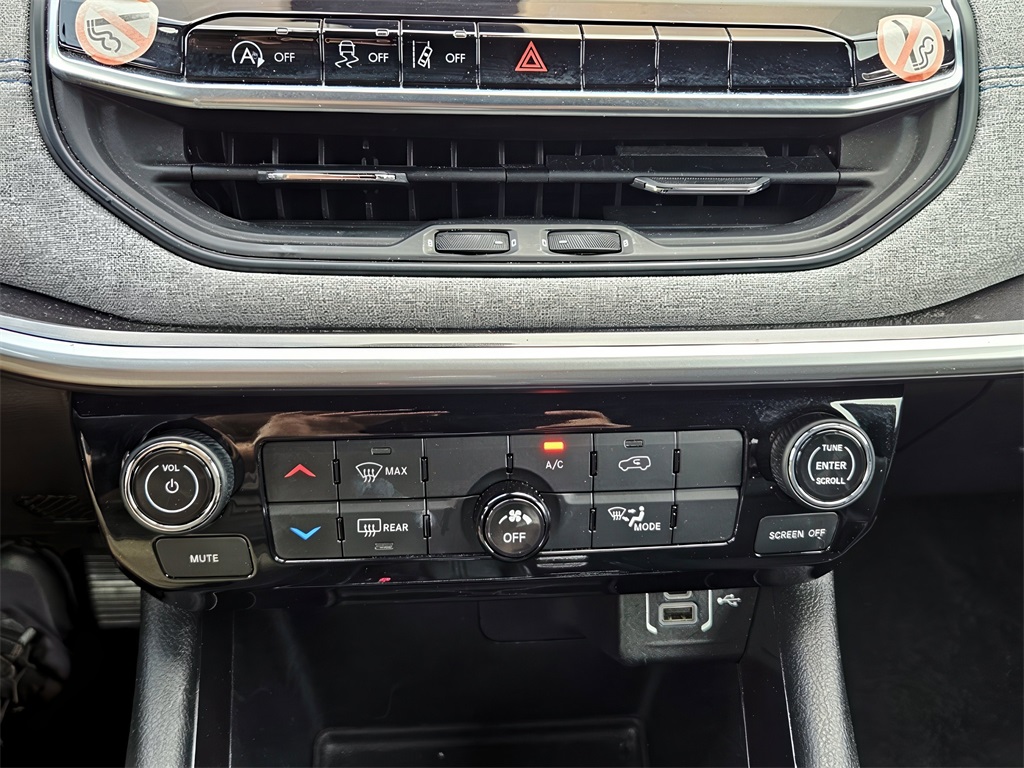 2024 Jeep Compass Latitude photo 19