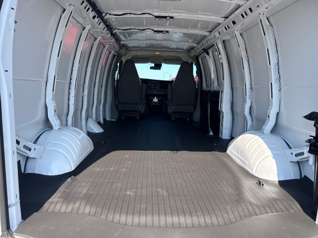 2025 Chevrolet Express Cargo 2500 photo 3