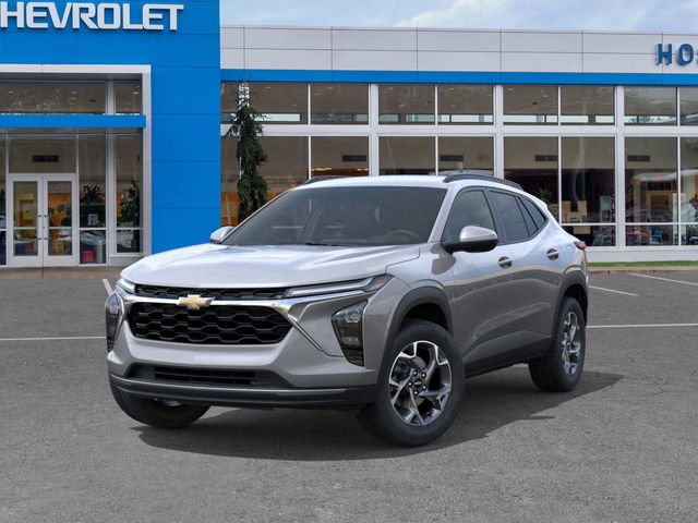 2025 Chevrolet Trax LT photo 2