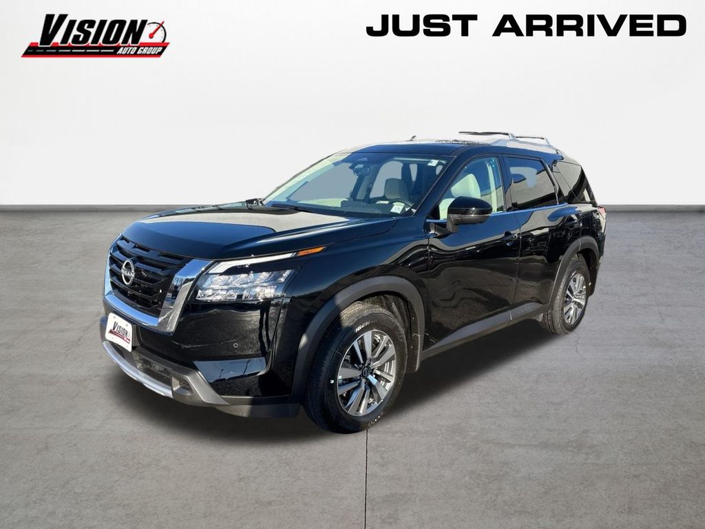 2025 Nissan Pathfinder SL's photo