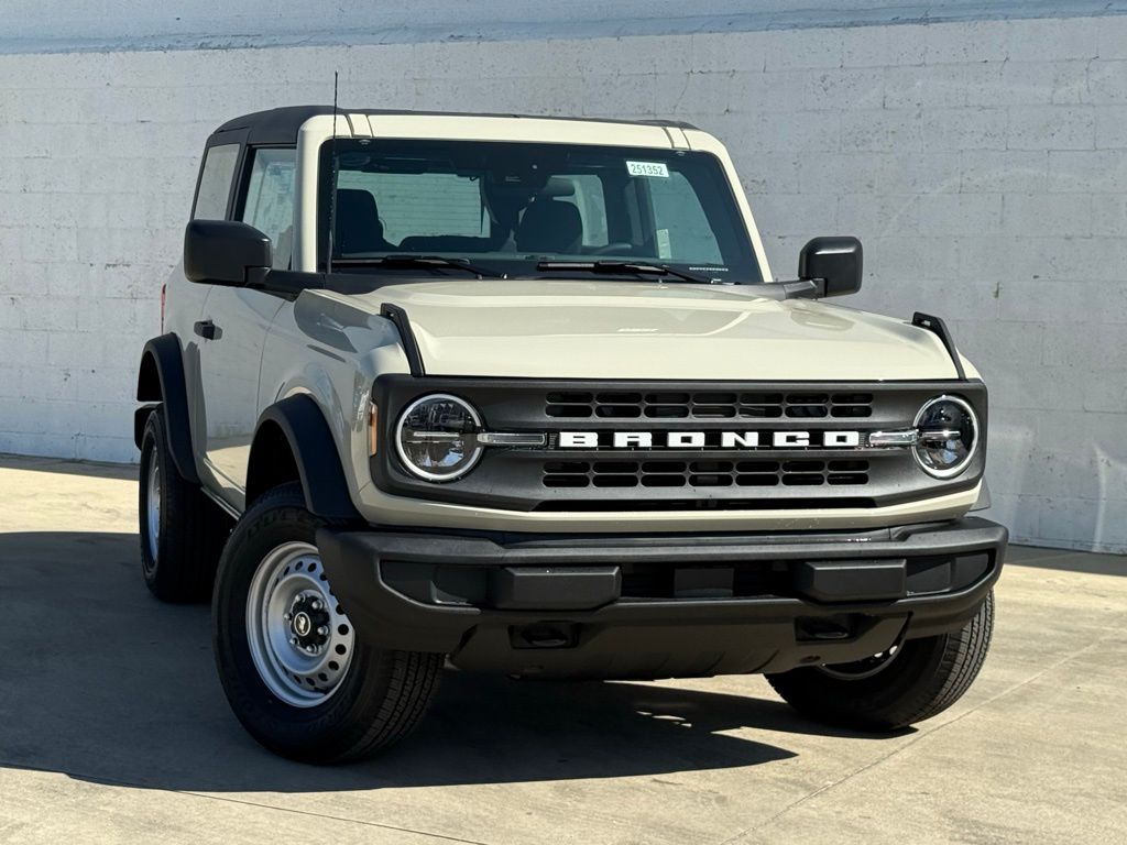 2025 Ford Bronco Base photo 2