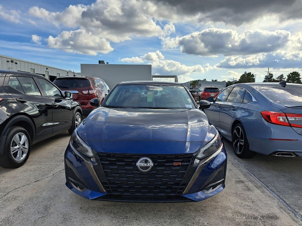 2023 Nissan Altima 2.5 SR photo 2