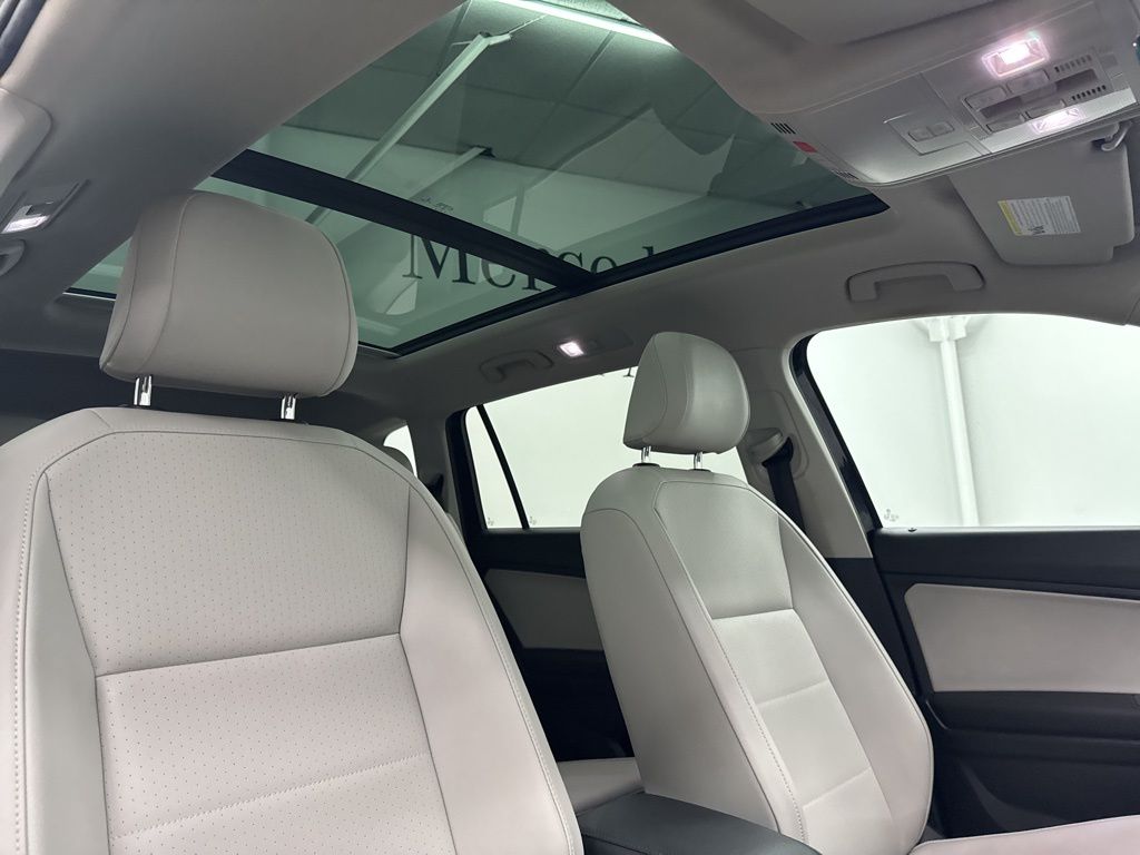 2019 Volkswagen Tiguan SEL R-Line photo 26